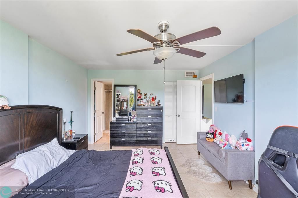 For Sale: $240,000 (2 beds, 2 baths, 975 Square Feet)