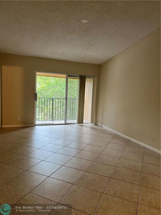 For Rent: $2,000 (2 beds, 2 baths, 965 Square Feet)