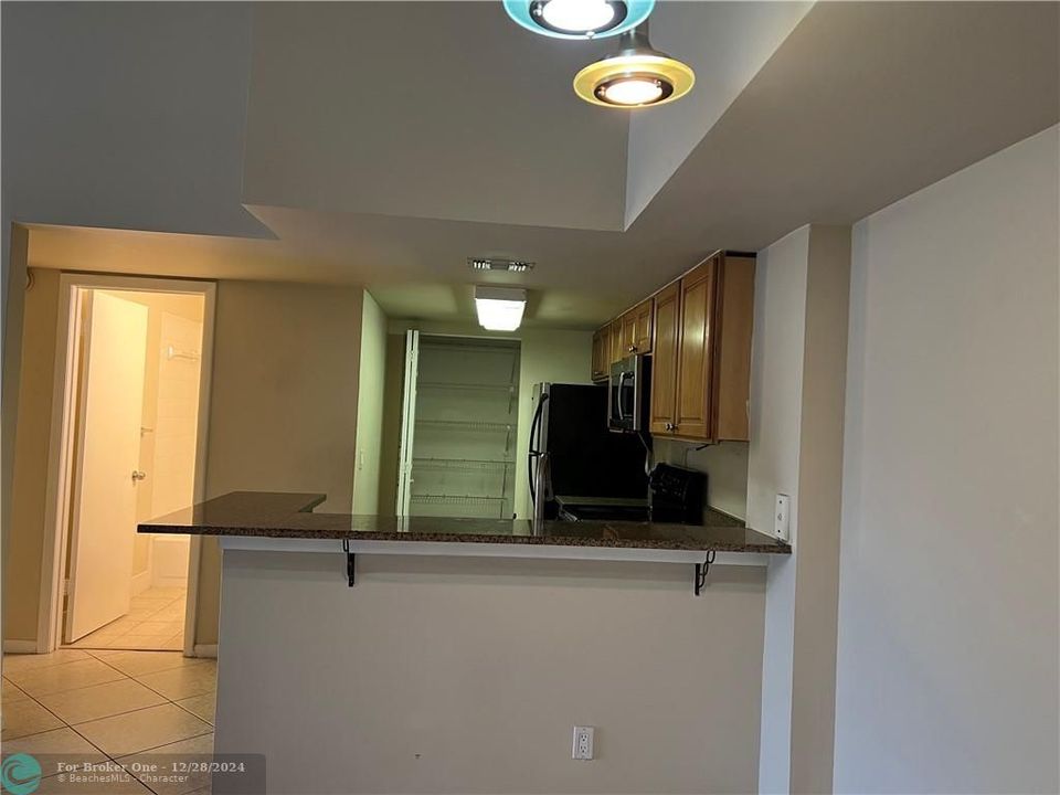 For Rent: $2,000 (2 beds, 2 baths, 965 Square Feet)