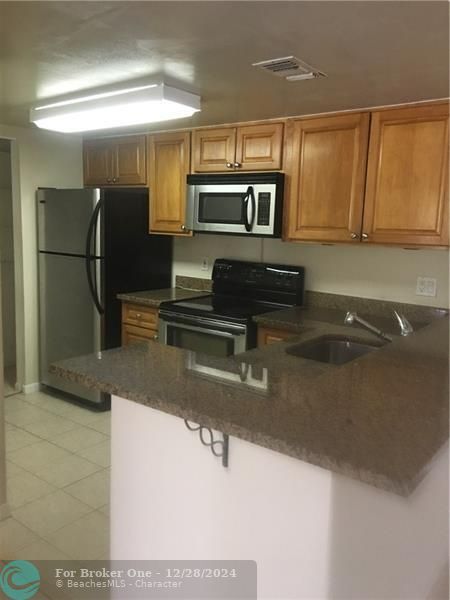 For Rent: $2,000 (2 beds, 2 baths, 965 Square Feet)