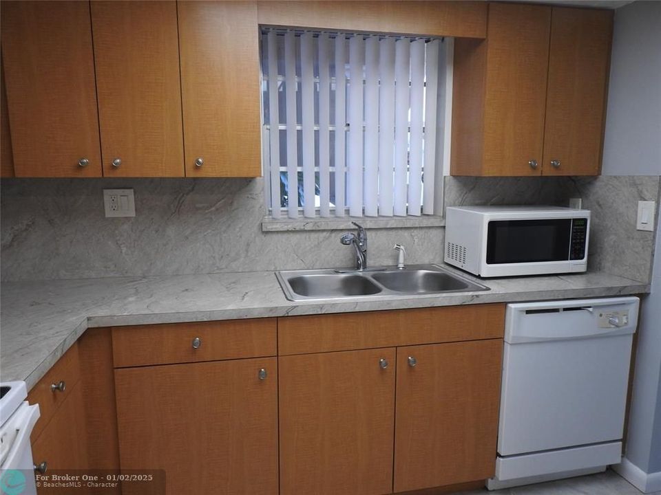 En Venta: $1,950 (2 camas, 2 baños, 1050 Pies cuadrados)