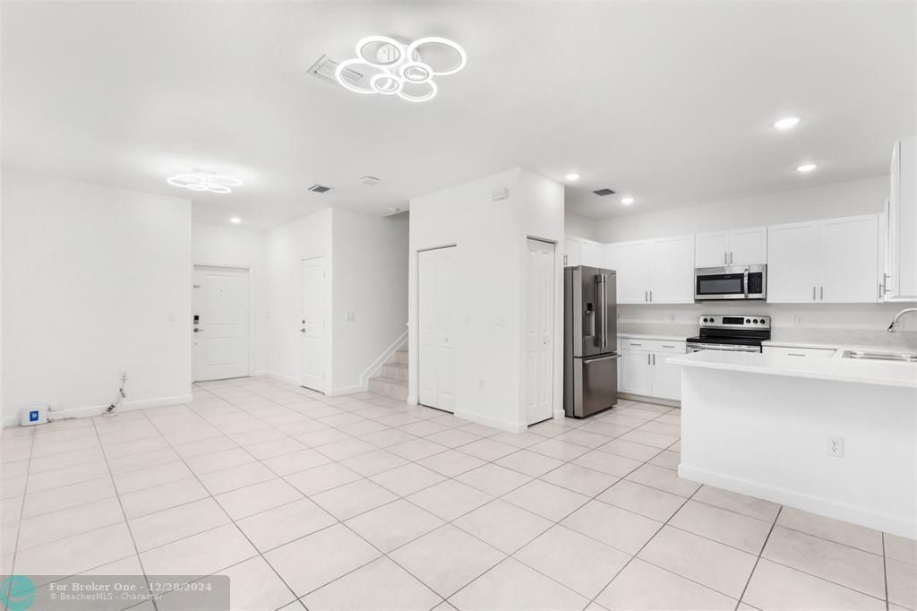 For Rent: $3,150 (3 beds, 2 baths, 1378 Square Feet)