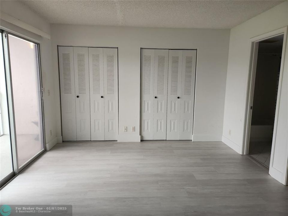 For Sale: $145,900 (1 beds, 1 baths, 811 Square Feet)