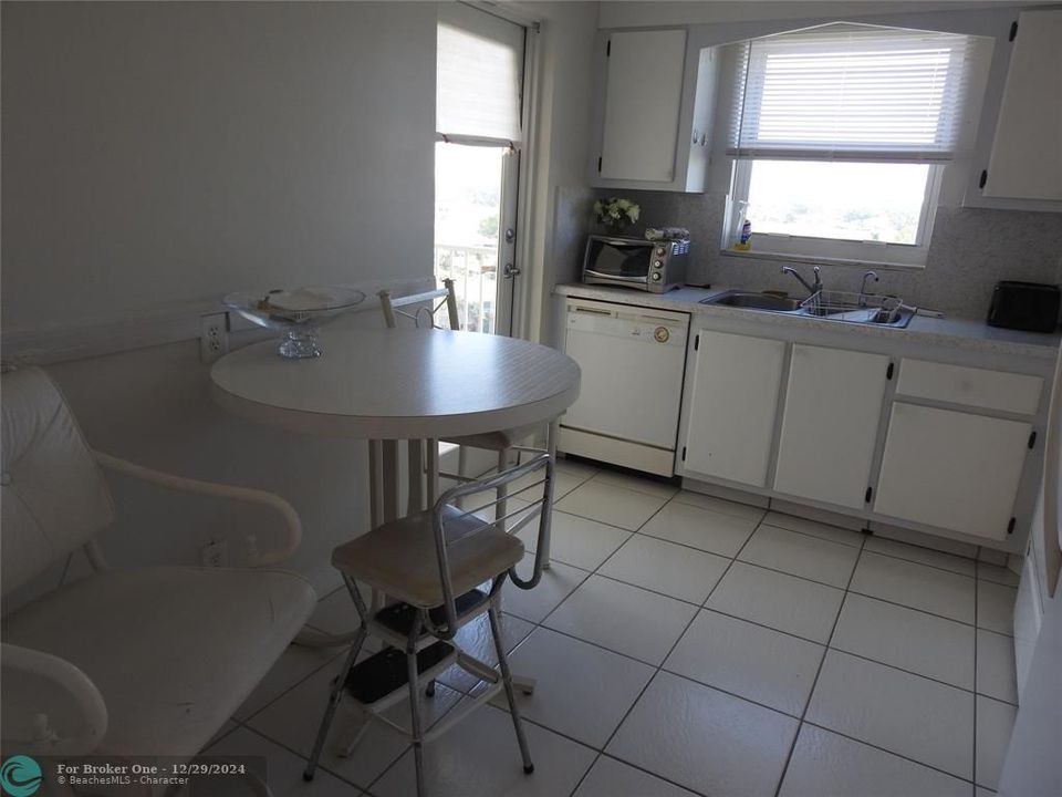 For Rent: $2,400 (2 beds, 2 baths, 1234 Square Feet)