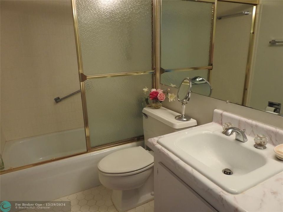 For Rent: $2,400 (2 beds, 2 baths, 1234 Square Feet)