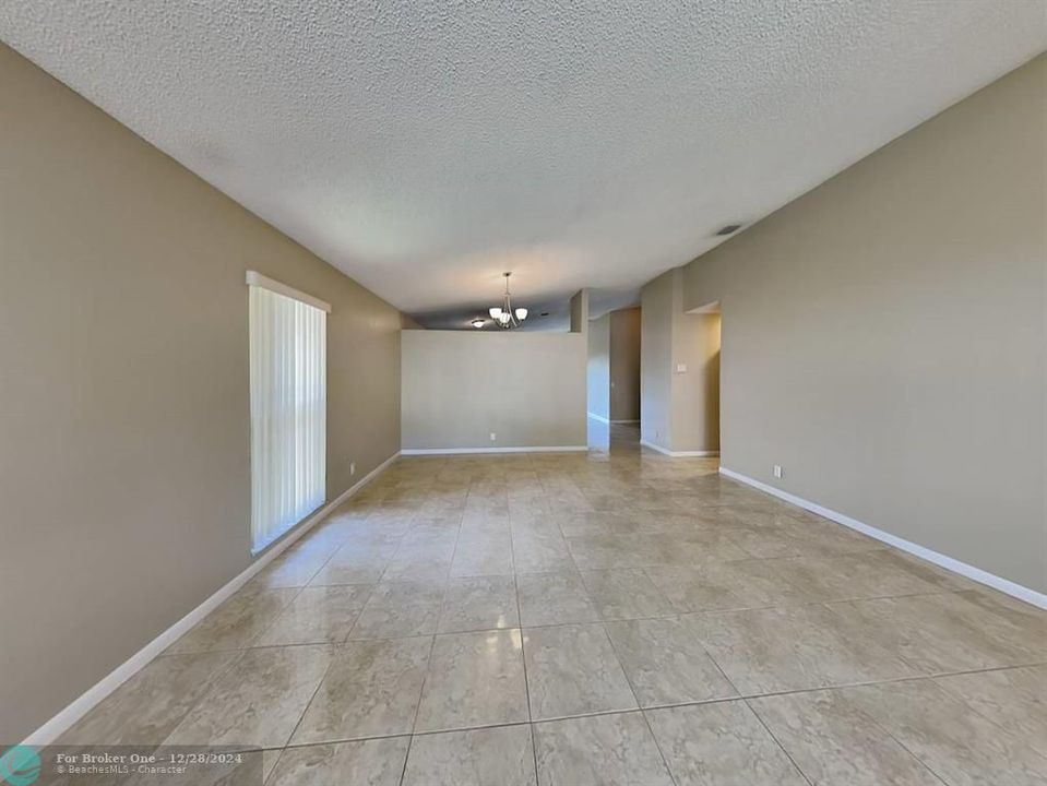 For Rent: $3,099 (3 beds, 2 baths, 1925 Square Feet)