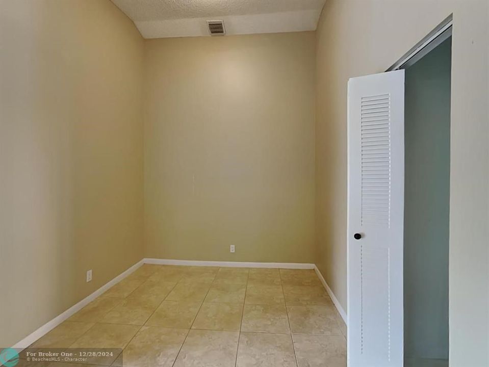 For Rent: $3,099 (3 beds, 2 baths, 1925 Square Feet)