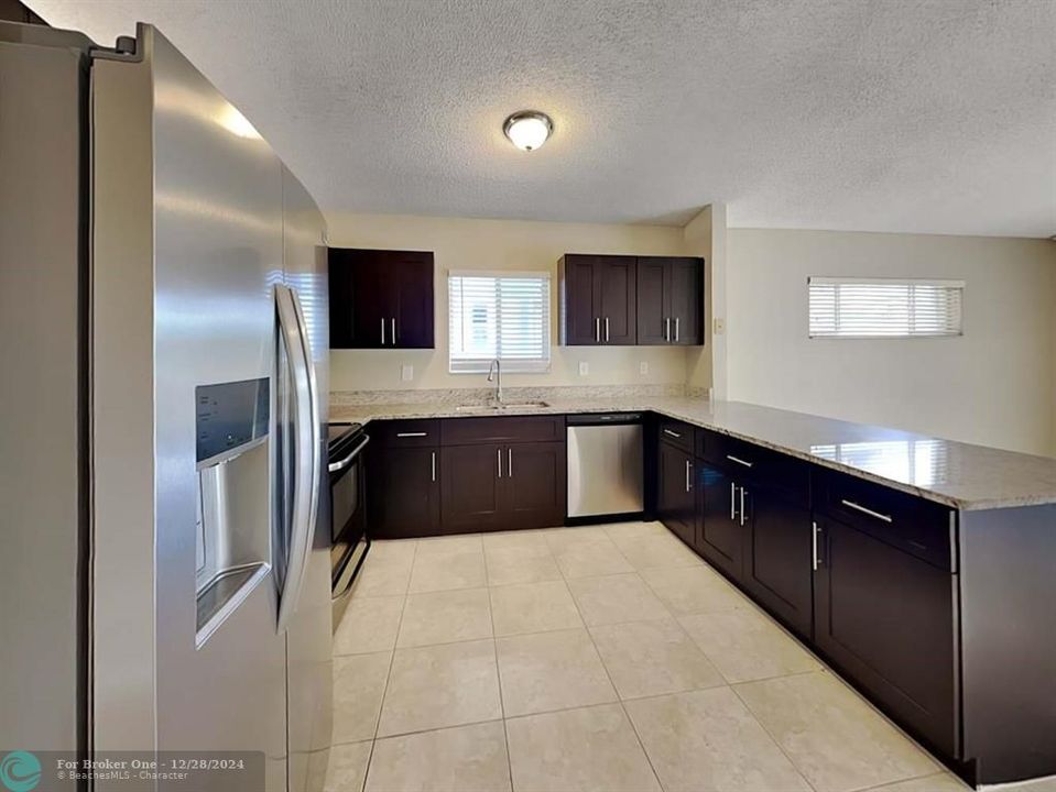 For Rent: $3,099 (3 beds, 2 baths, 1925 Square Feet)