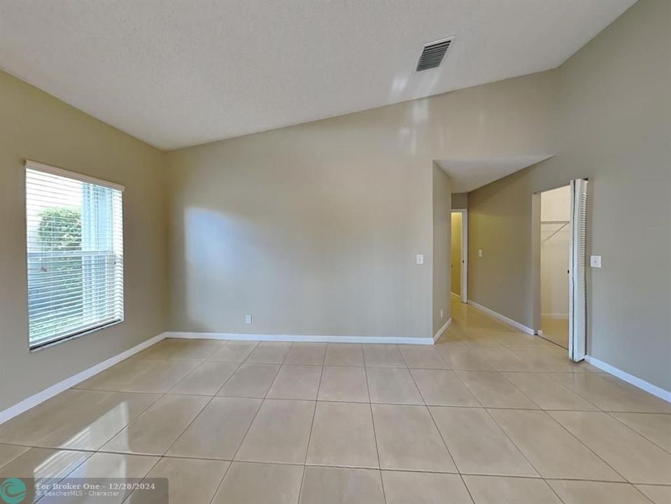 For Rent: $3,099 (3 beds, 2 baths, 1925 Square Feet)