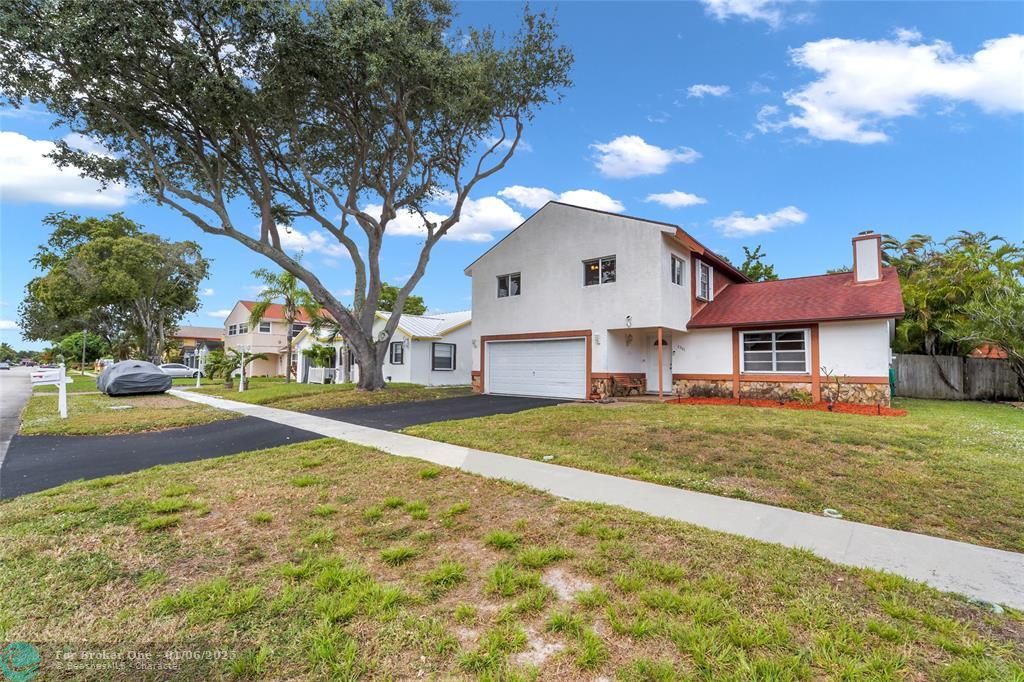 For Sale: $485,000 (3 beds, 2 baths, 1937 Square Feet)