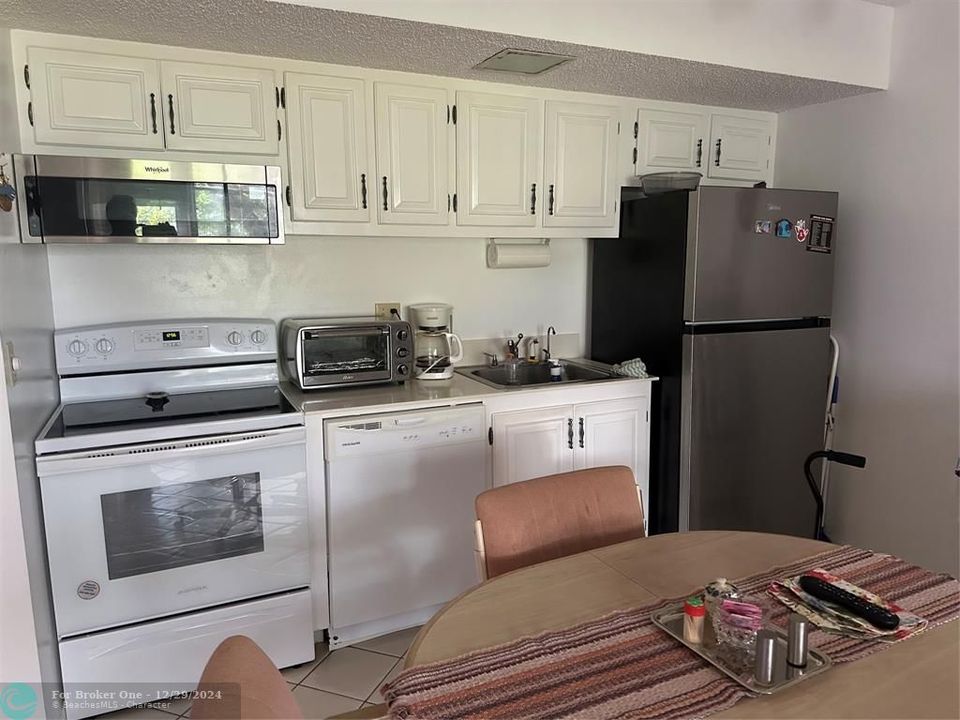 For Sale: $102,577 (1 beds, 1 baths, 480 Square Feet)