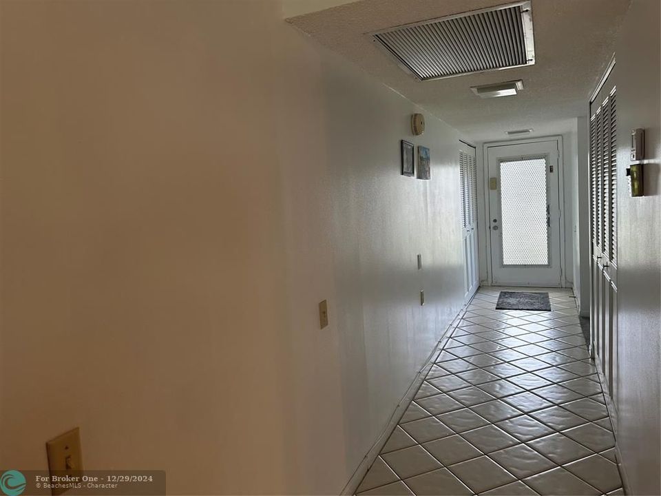 For Sale: $102,577 (1 beds, 1 baths, 480 Square Feet)