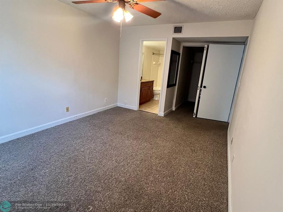 For Rent: $2,300 (2 beds, 2 baths, 1140 Square Feet)