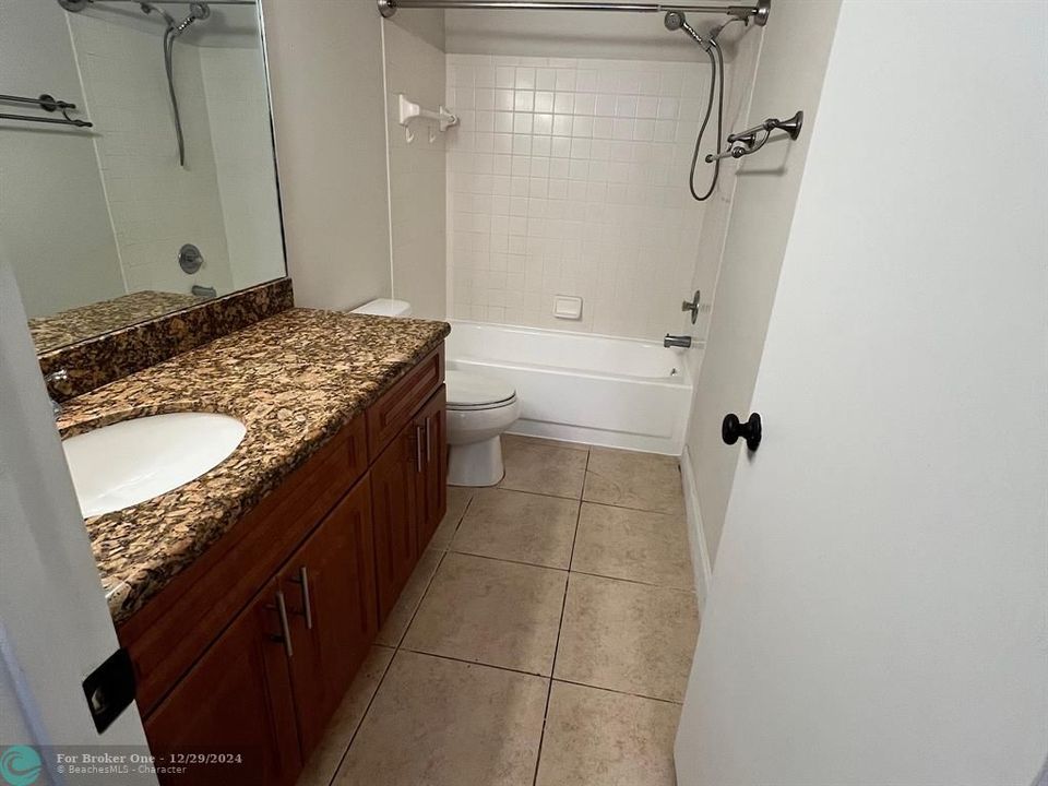 For Rent: $2,300 (2 beds, 2 baths, 1140 Square Feet)