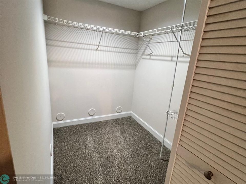 For Rent: $2,300 (2 beds, 2 baths, 1140 Square Feet)