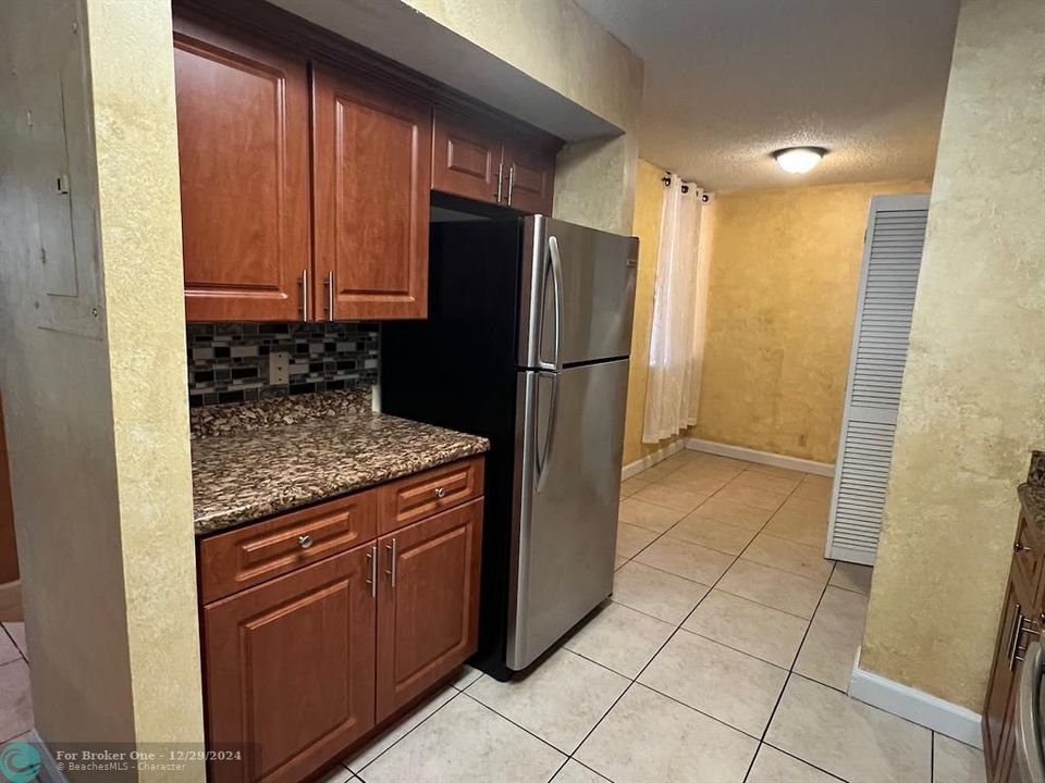 For Rent: $2,300 (2 beds, 2 baths, 1140 Square Feet)