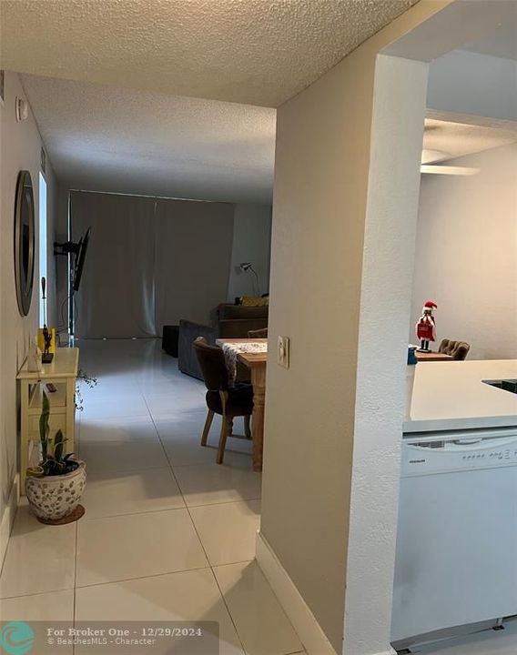 En Venta: $272,000 (2 camas, 2 baños, 1120 Pies cuadrados)