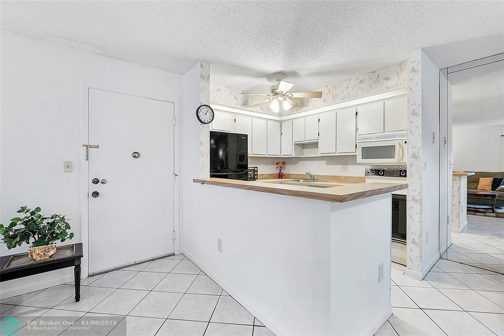 For Sale: $140,000 (2 beds, 2 baths, 827 Square Feet)