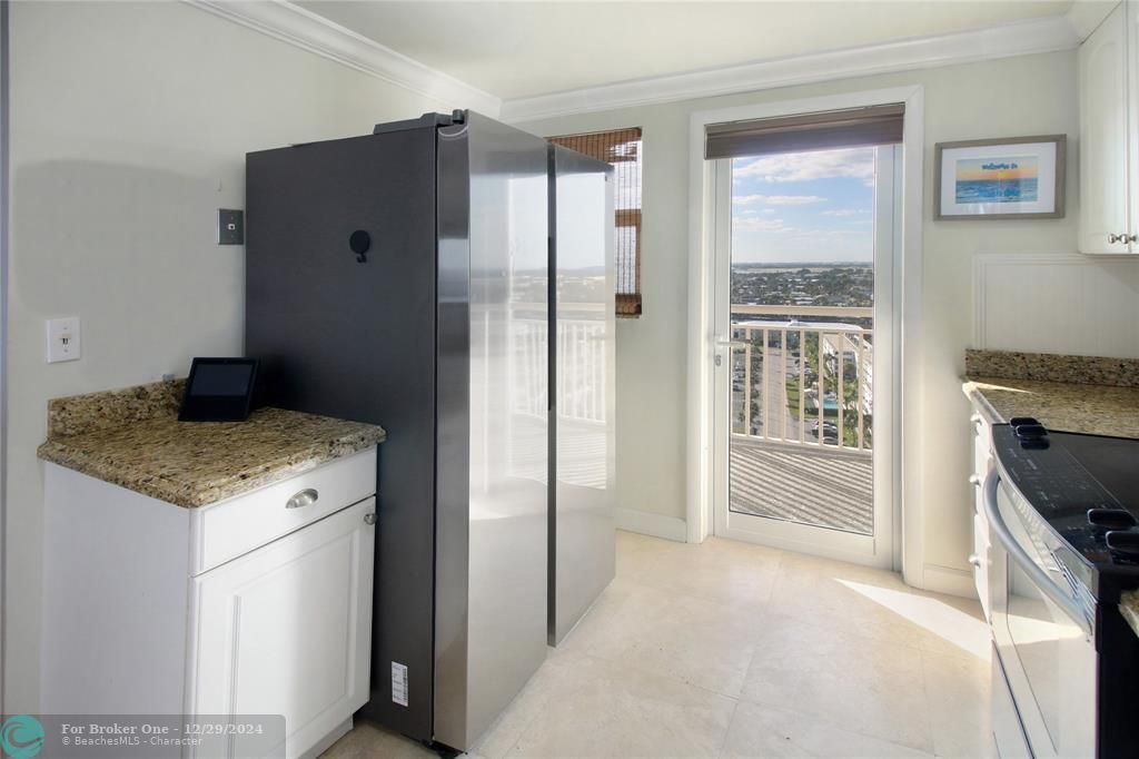 For Sale: $575,000 (2 beds, 2 baths, 1140 Square Feet)