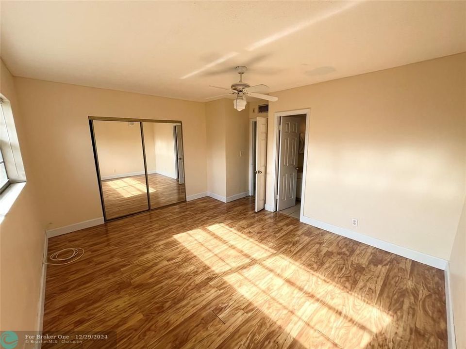 For Rent: $1,800 (2 beds, 2 baths, 944 Square Feet)