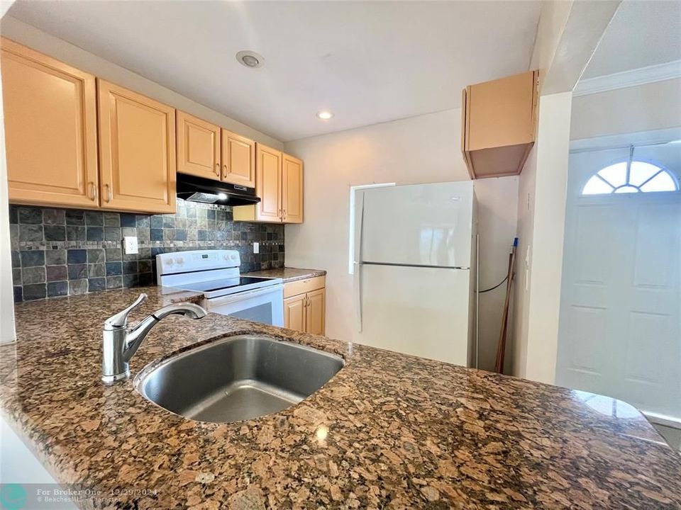 For Rent: $1,800 (2 beds, 2 baths, 944 Square Feet)