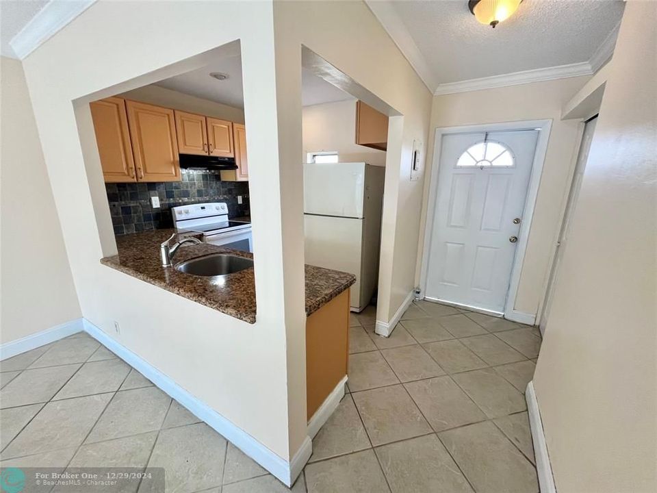 For Rent: $1,800 (2 beds, 2 baths, 944 Square Feet)