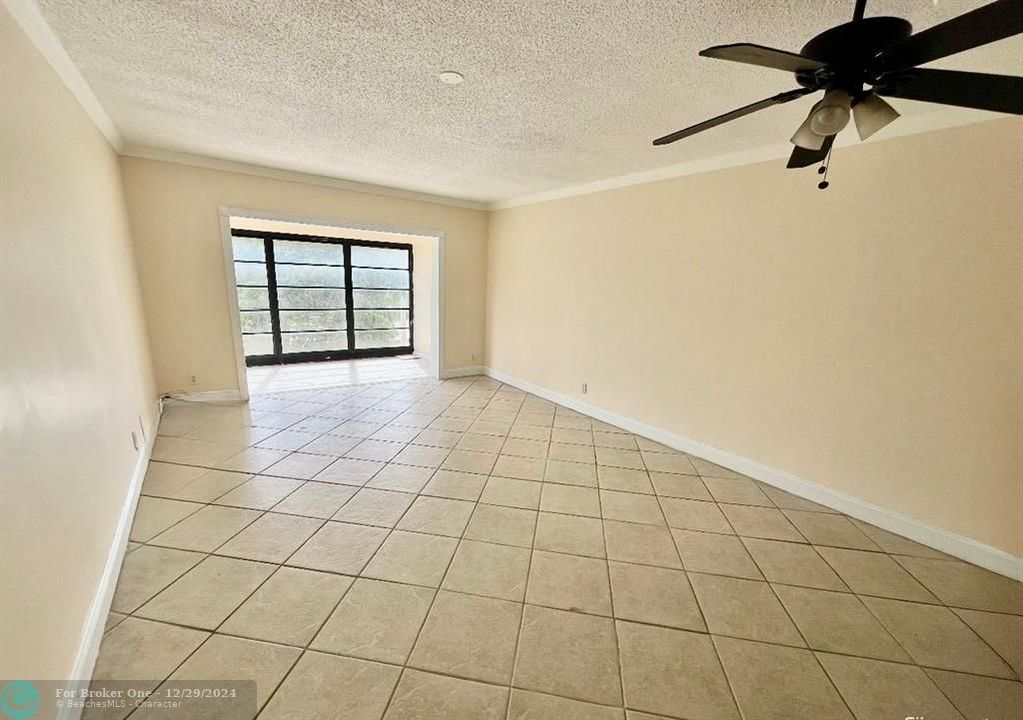 For Rent: $1,800 (2 beds, 2 baths, 944 Square Feet)