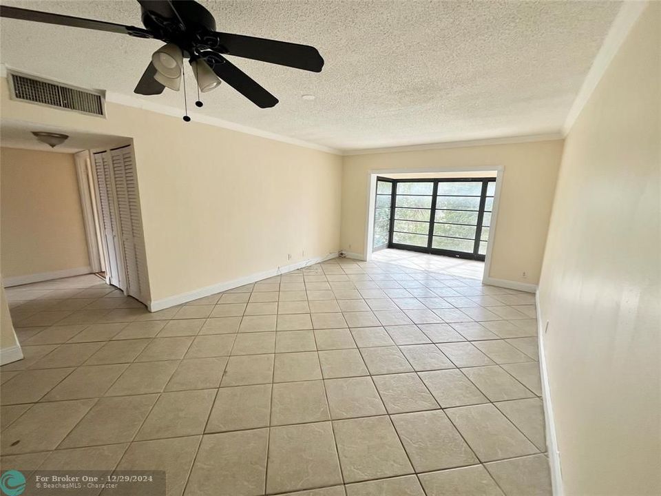 For Rent: $1,800 (2 beds, 2 baths, 944 Square Feet)