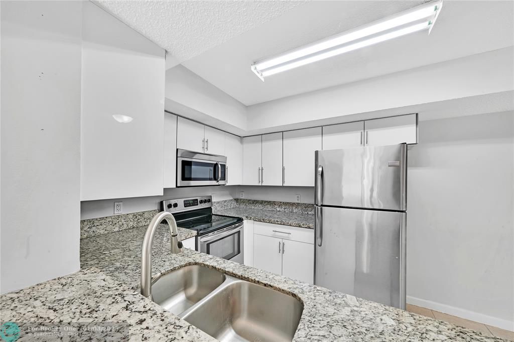 For Sale: $269,900 (2 beds, 2 baths, 1130 Square Feet)