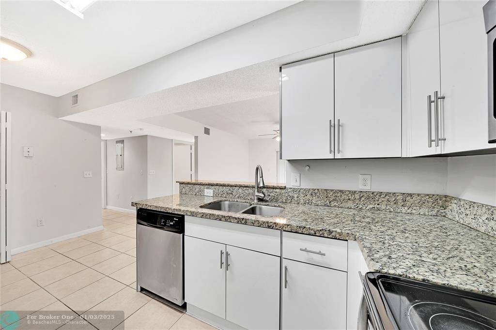 For Sale: $269,900 (2 beds, 2 baths, 1130 Square Feet)