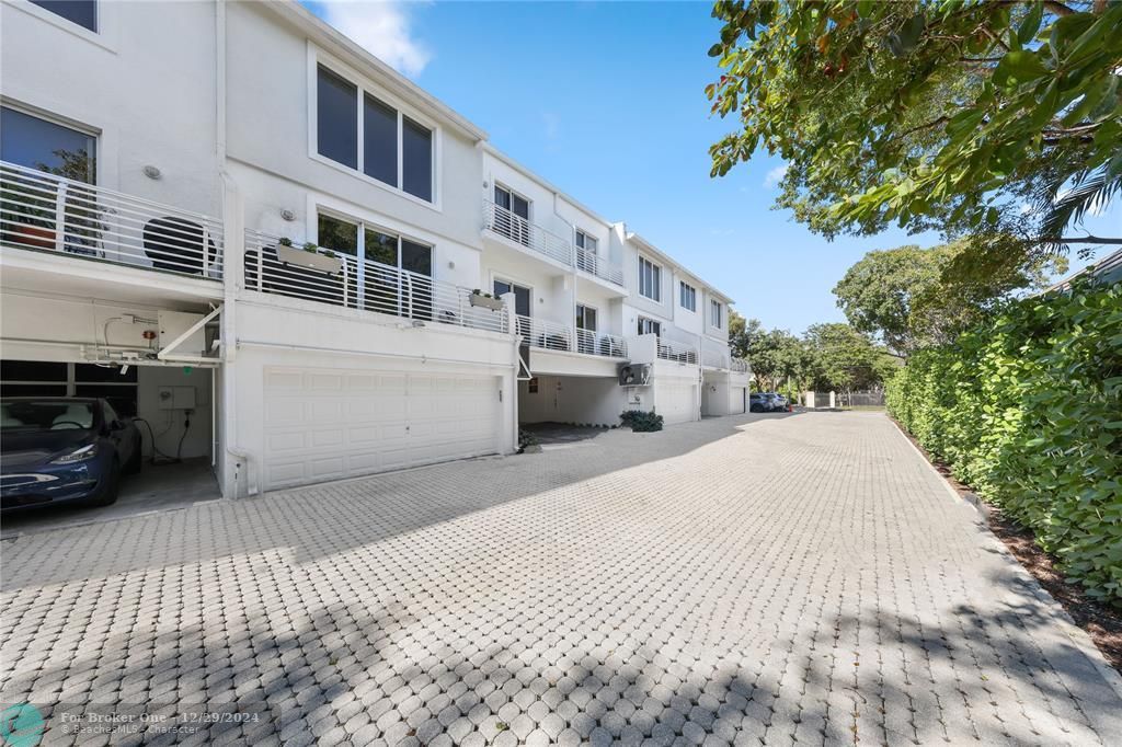 For Sale: $695,000 (3 beds, 2 baths, 1936 Square Feet)