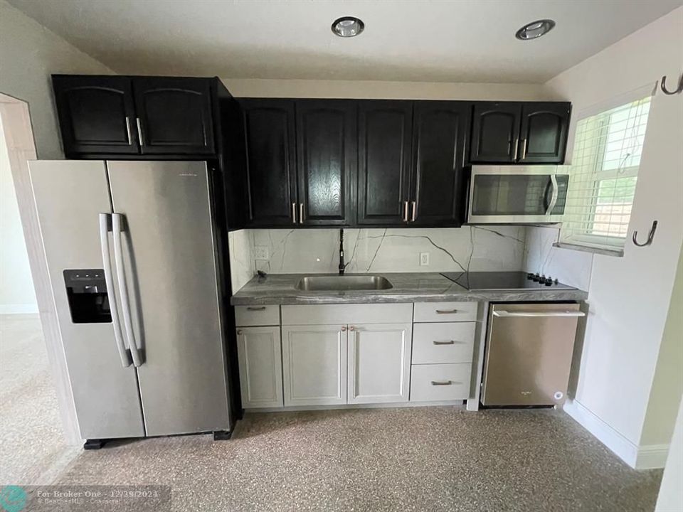 For Rent: $3,500 (3 beds, 2 baths, 1030 Square Feet)