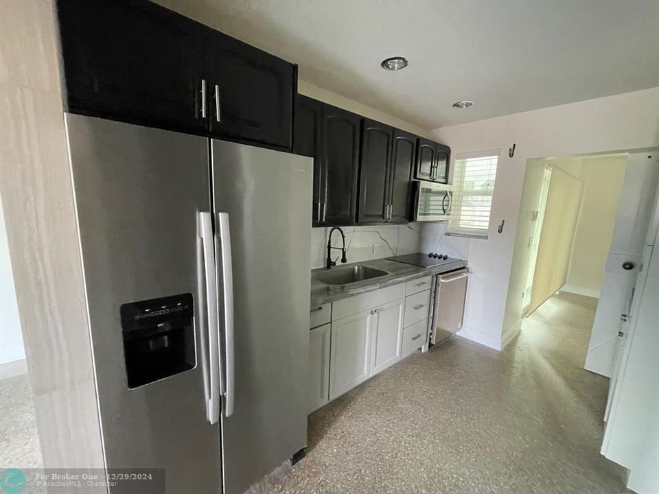 For Rent: $3,500 (3 beds, 2 baths, 1030 Square Feet)