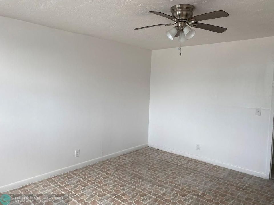 For Sale: $120,000 (2 beds, 2 baths, 1010 Square Feet)