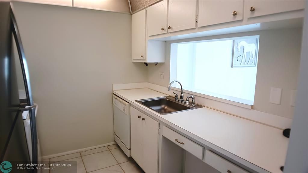 For Sale: $169,777 (1 beds, 1 baths, 630 Square Feet)