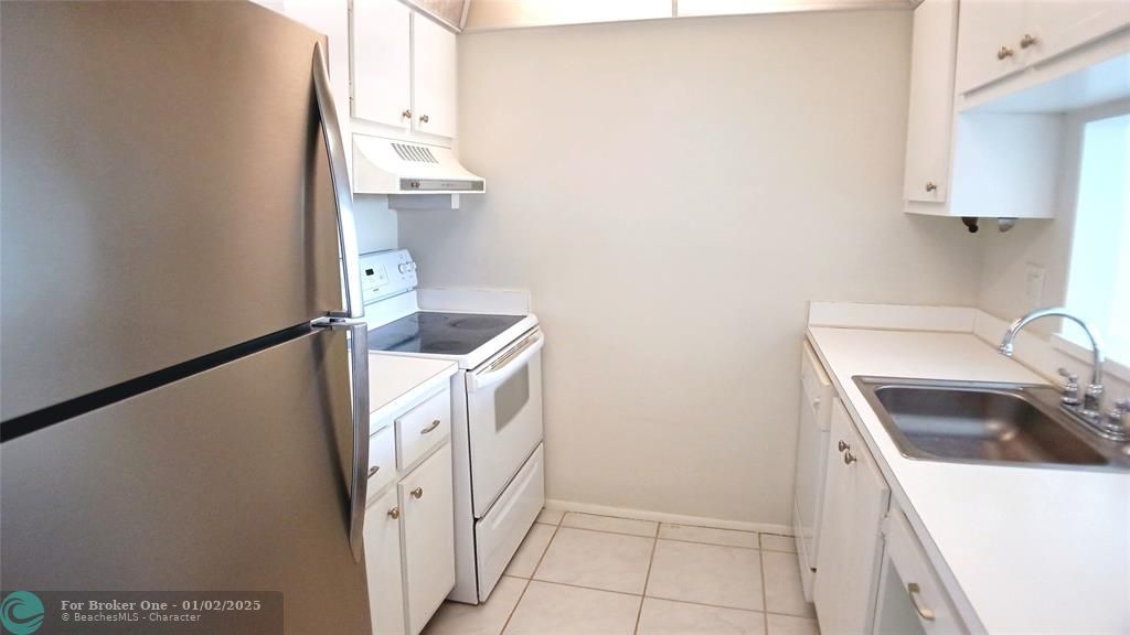 For Sale: $169,777 (1 beds, 1 baths, 630 Square Feet)