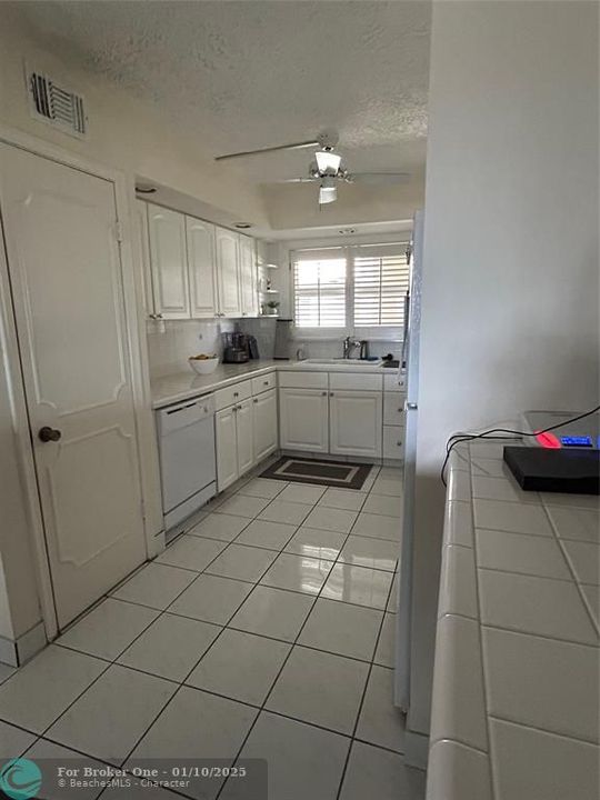 For Sale: $449,000 (2 beds, 2 baths, 1250 Square Feet)