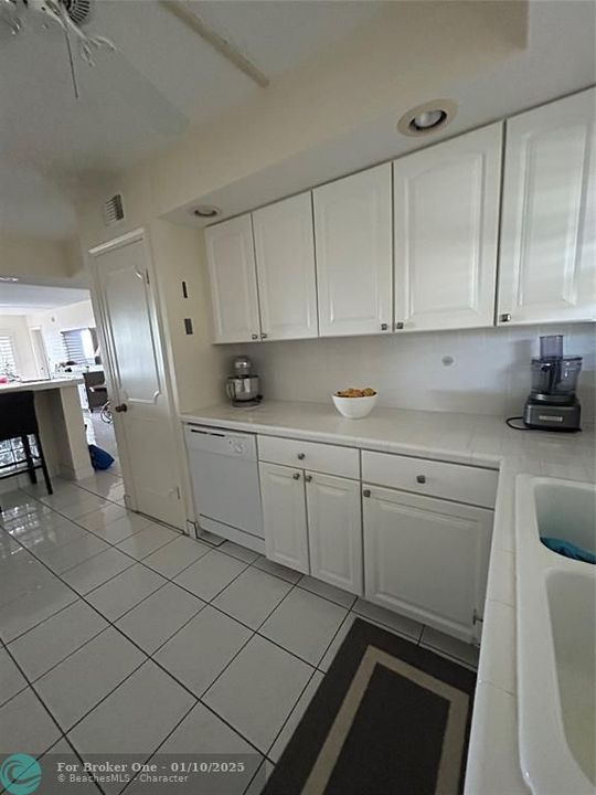 For Sale: $449,000 (2 beds, 2 baths, 1250 Square Feet)