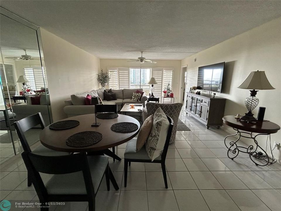 For Sale: $449,000 (2 beds, 2 baths, 1250 Square Feet)