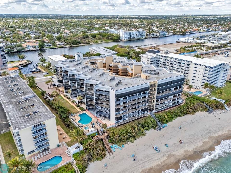 For Sale: $899,000 (2 beds, 2 baths, 1715 Square Feet)