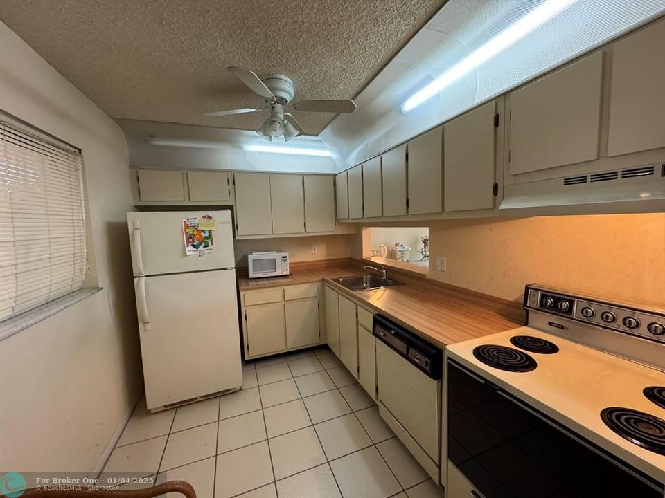 For Sale: $218,900 (2 beds, 2 baths, 930 Square Feet)