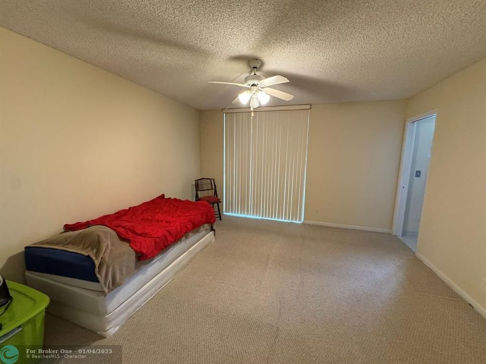 For Sale: $218,900 (2 beds, 2 baths, 930 Square Feet)