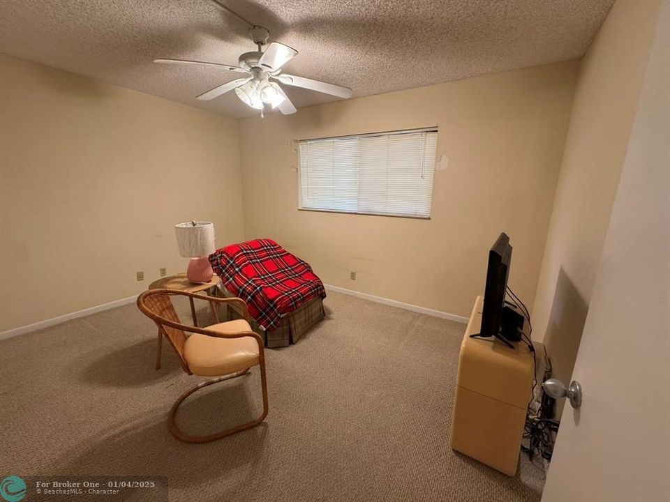 For Sale: $218,900 (2 beds, 2 baths, 930 Square Feet)