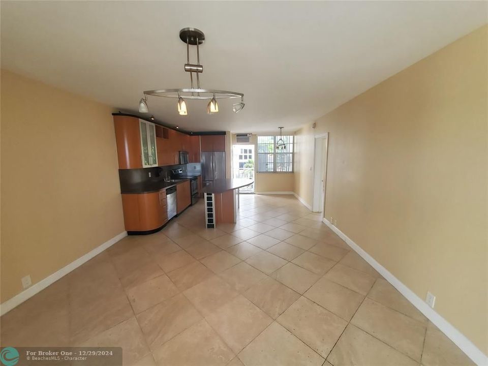 For Rent: $3,200 (2 beds, 2 baths, 1000 Square Feet)