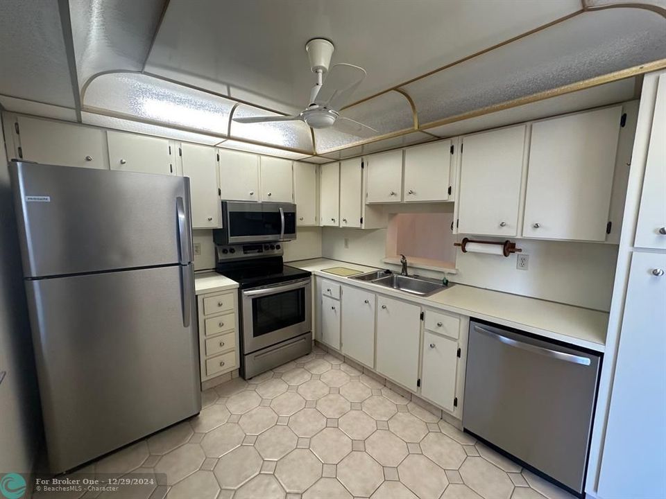 For Rent: $2,000 (2 beds, 2 baths, 1190 Square Feet)