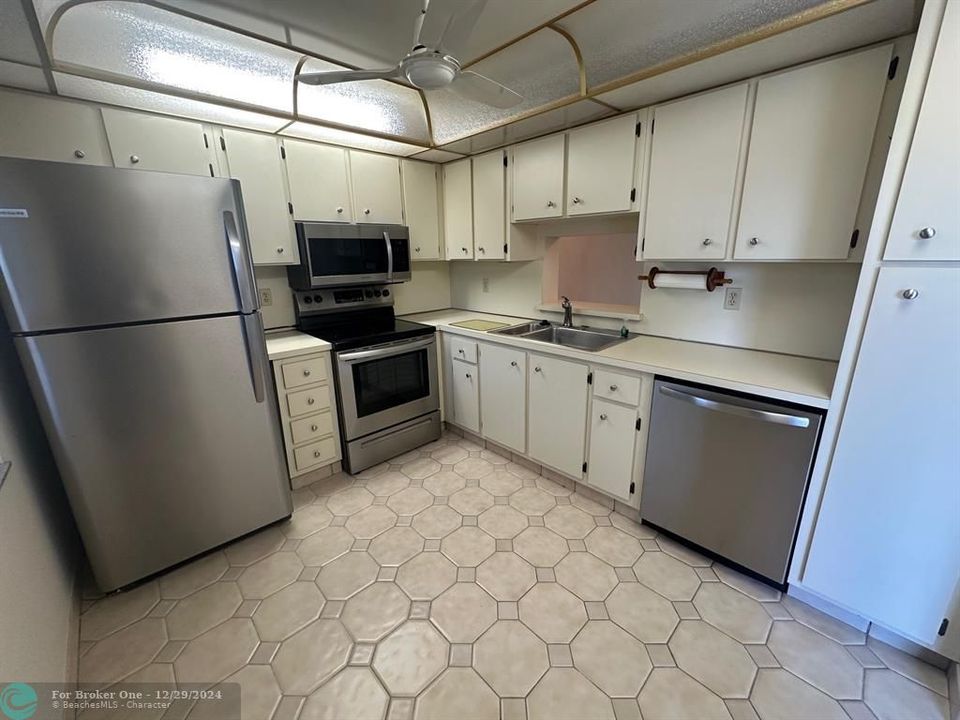 For Rent: $2,000 (2 beds, 2 baths, 1190 Square Feet)