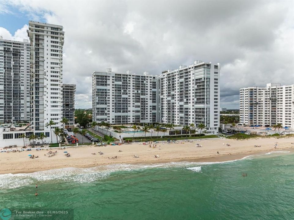 For Sale: $949,000 (2 beds, 2 baths, 1450 Square Feet)