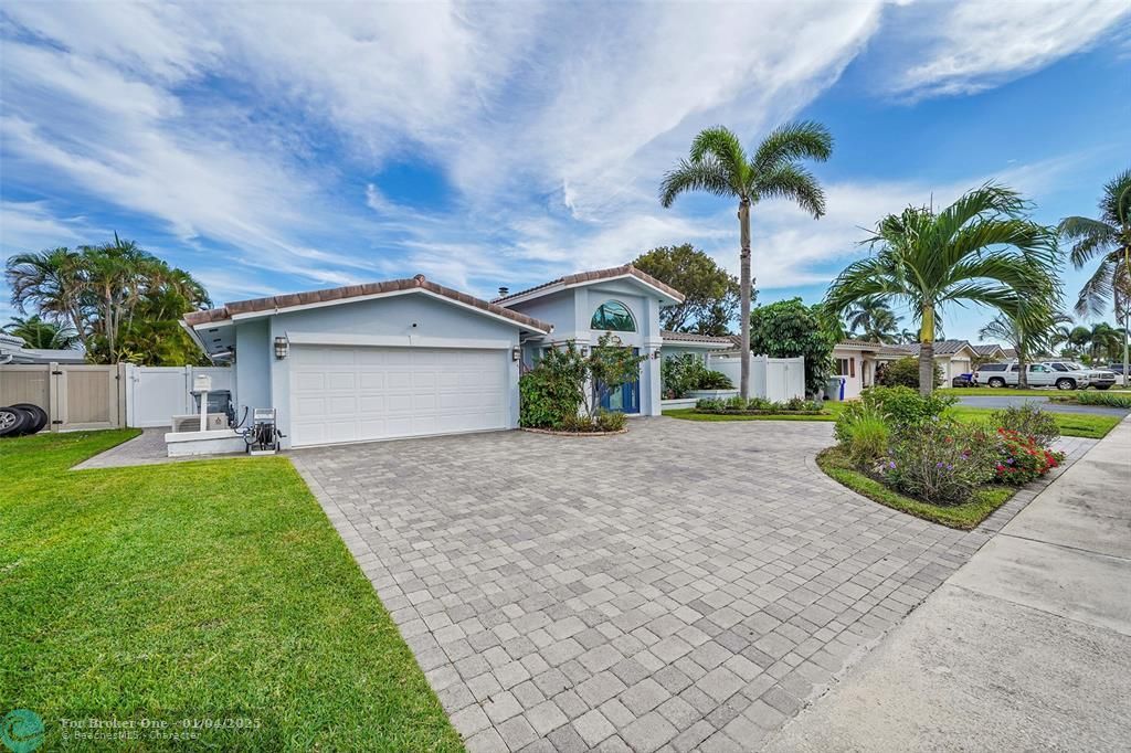 For Sale: $1,679,500 (3 beds, 2 baths, 2099 Square Feet)