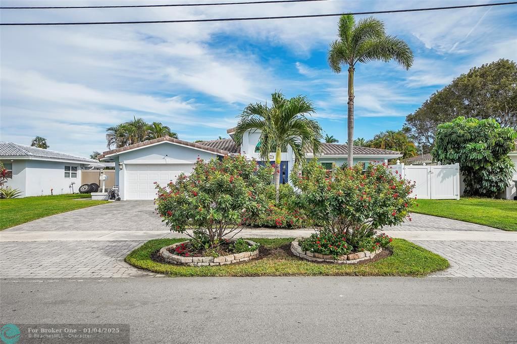 For Sale: $1,679,500 (3 beds, 2 baths, 2099 Square Feet)