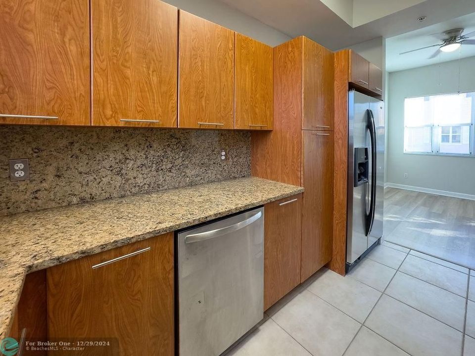 For Rent: $2,800 (2 beds, 2 baths, 1450 Square Feet)